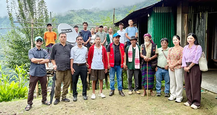 DC visits border villages, reviews VVP projects